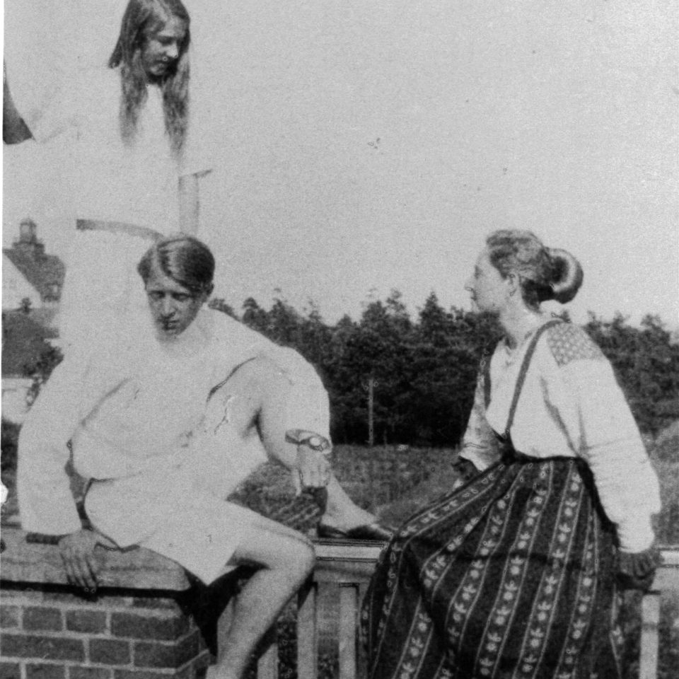 Walter Spies mit Schwestern Daisy und Ira in Hellerau