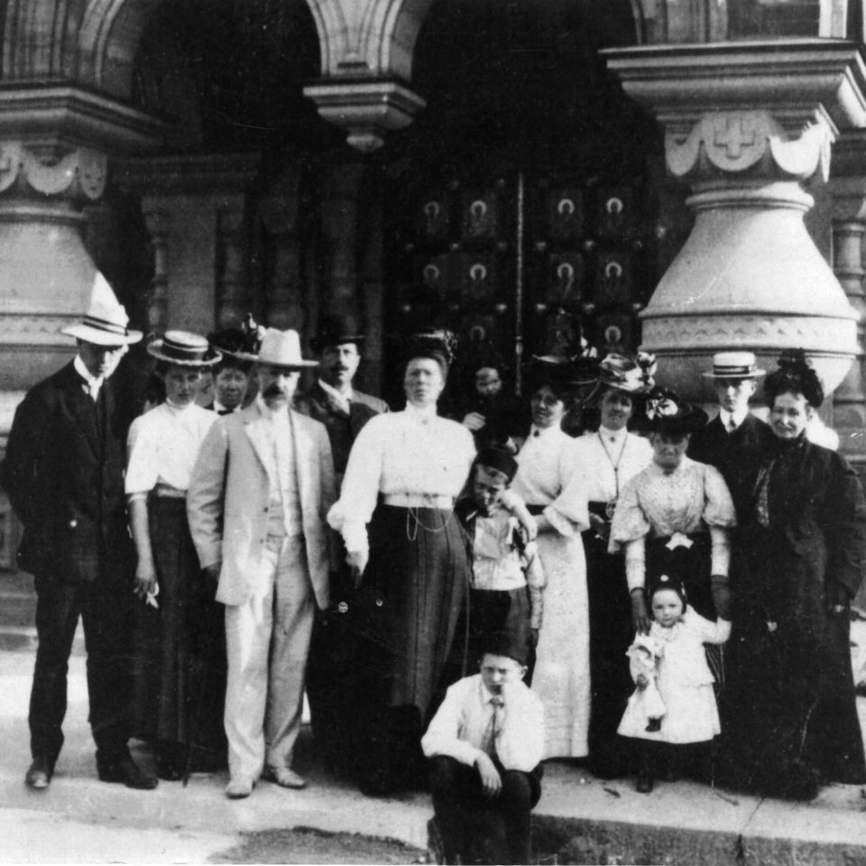 Familie Spies bei der Eröffnung der "Blutkirche" in Moskau, der Onkel war der Architekt